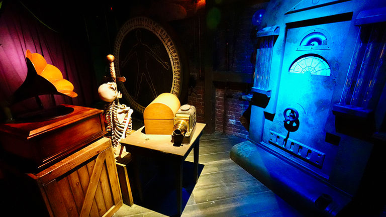 Viva features a pair of escape rooms.