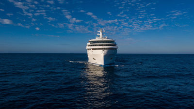 Royal Caribbean Group Breaks Wave Season Records