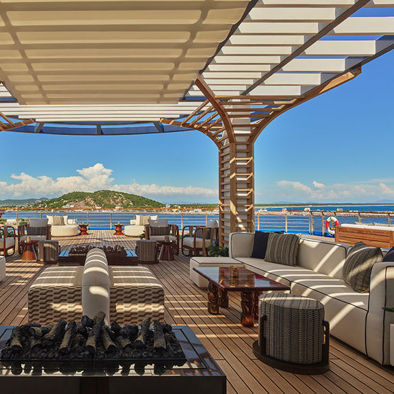 All guest spaces onboard the ship have been entirely redesigned with a contemporary, residential-inspired aesthetic.