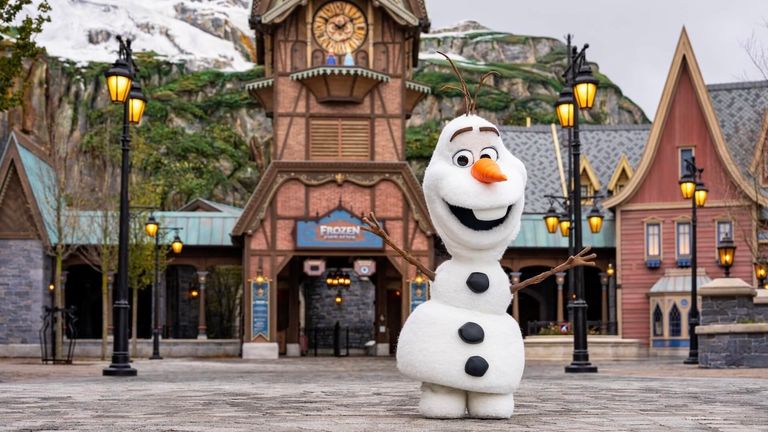 Walt Disney Imagineering has introduced a next-generation free-roaming Audio-Animatronics figure of the adorable snowman, Olaf.