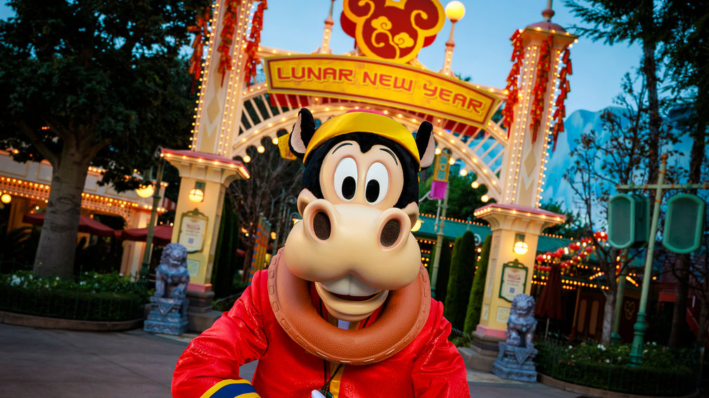 disneycaliforniaadventurelunarnewyear
