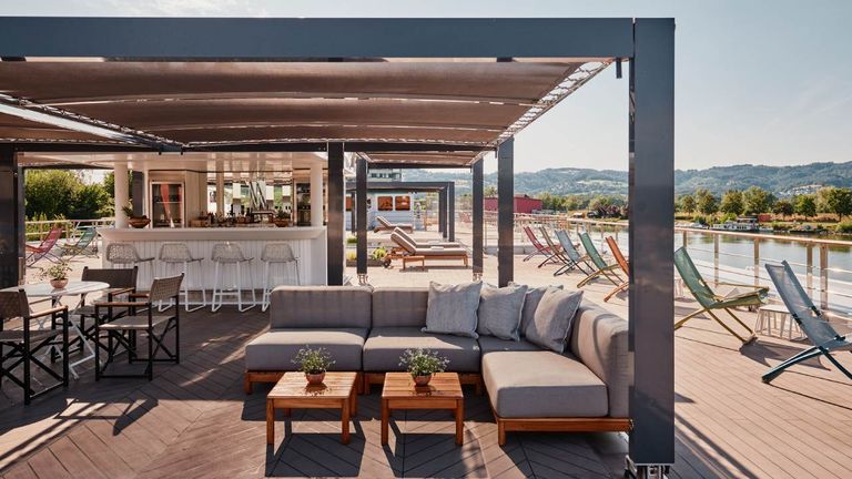 Riverside Luxury Cruises_Deck