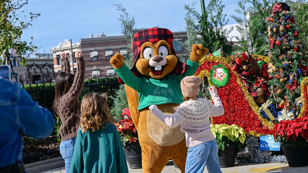 Clients can meet Earl the Squirrel at Universal Studios Florida.