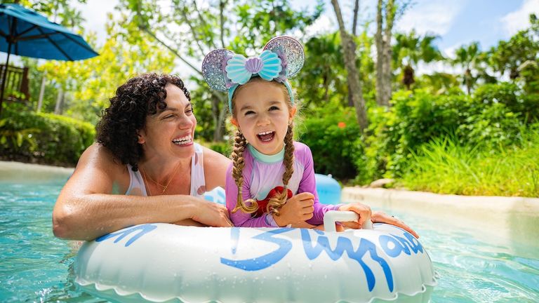 Families who book a Walt Disney World vacation package can take advantage of a free dining plan offer for kids.