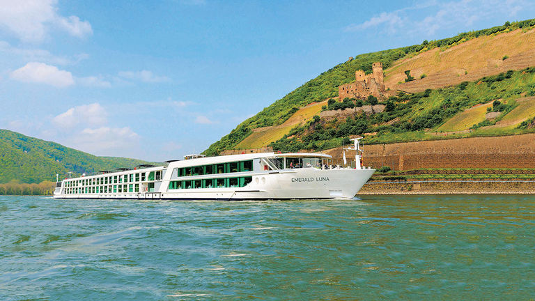 Emerald Luna sails in Europe.