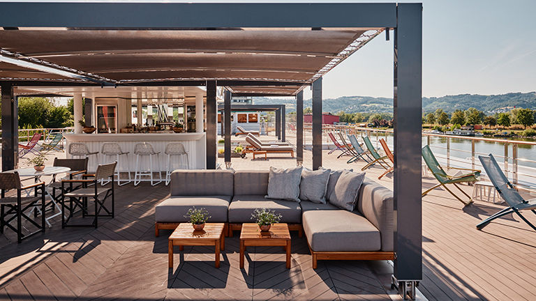 Riverside Mozart's deck bar