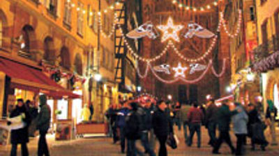 Selling Theme River Cruises