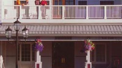 Alaska Inn Offers Nature Near City