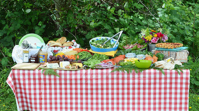 Savor healthy, gourmet picnics at lunchtime. // © 2016 Valerie Chen