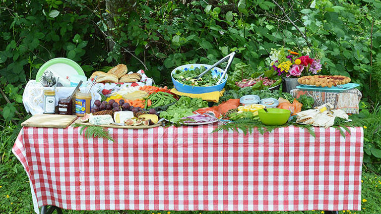 Savor healthy, gourmet picnics at lunchtime. // © 2016 Valerie Chen