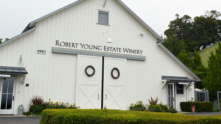 Many renowned wineries line each day’s cycling routes, such as Robert Young Estate Winery. // © 2016 Valerie Chen