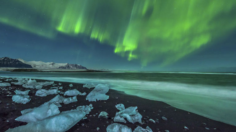 Far North sailings may occur during the Northern Lights. // © 2015 Thinkstock