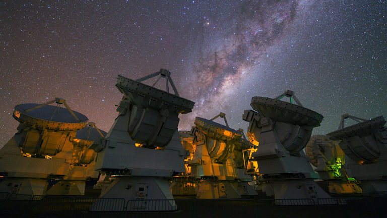 The Milky Way glowing above Atacama Large Millimeter Array (ALMA) Observatory