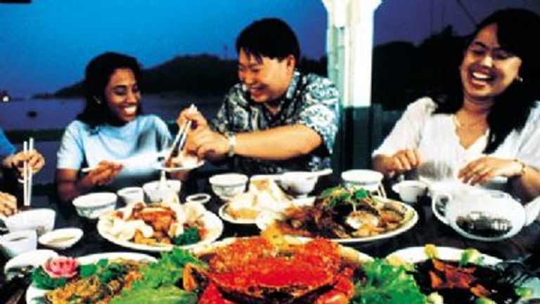 Clients will love trying out Singapore’s famous chili crab dish and other seafood specialties. // © 2008 Singapore Tourism Board