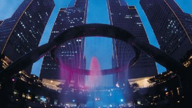 As the largest fountain in the world, the Fountain of Wealth stands at more than 46-feet high. // © 2008 Singapore Tourism Board