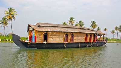 Rice boats are a great way to explore Kerala’s backwaters// (C) 2013 Shutterstock