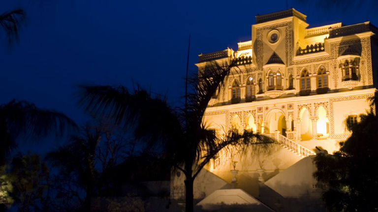 The reception area of Ananada was the former palace of the Maharaja of Tehri Garhwal. // © 2014 Ananda in the Himalayas