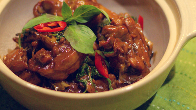 Visitors can learn how to cook Taiwanese three-cup chicken from chef Ivy. // © 2016 Ivy’s Kitchen
