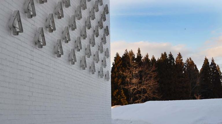 The Aomori Art Museum blends into its wintertime surroundings. // (c) 2013 Mindy Poder