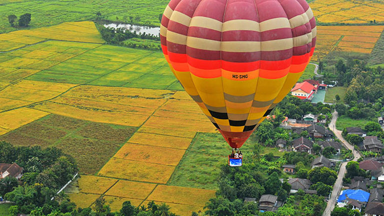 Balloon Adventure Thailand takes passengers on a hot-air balloon adventure in Chiang Mai. // © 2017 Balloon Adventure Thailand