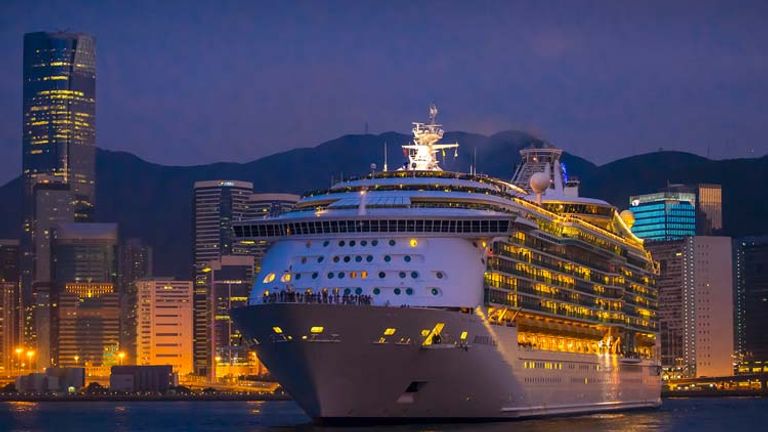 The new cruise terminal is conveniently located. // © 2013 Hong Kong Tourism Board