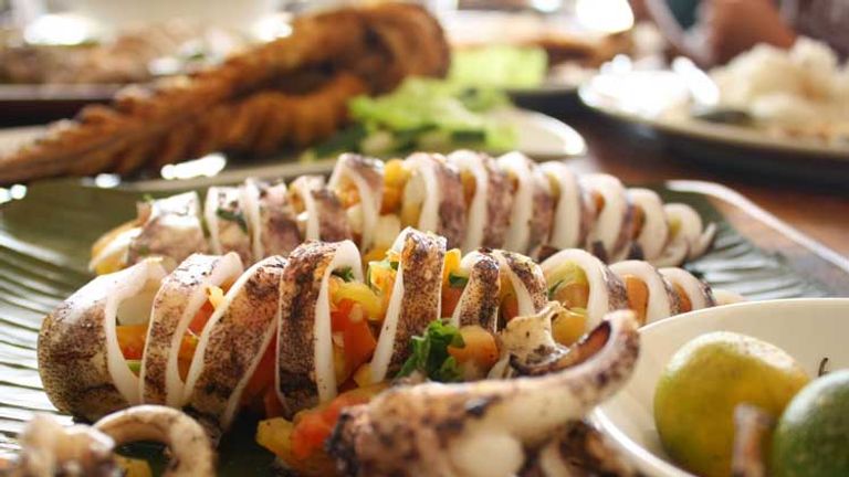 Stuff milk fish, or 'bangus' in Tagalog, can be ordered at the quaint picnic area on Quezon Island. // (c) 2013 Nila Do