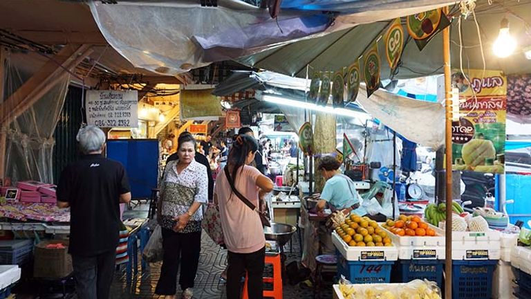 In Bangkok, travelers have a wide variety of affordable food to choose from, including cheap eats peddled at curbside stalls. // © 2017 Valerie Chen