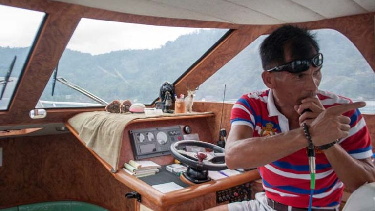 A captain shares information about the lake and its residents on a private boat ride. // © 2014 Mindy Poder