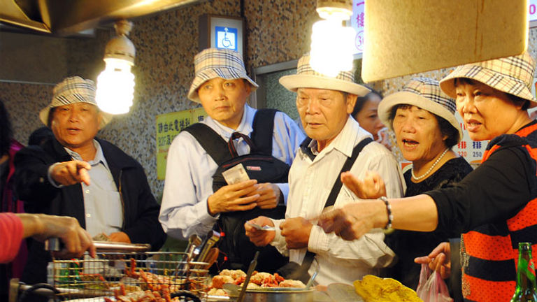 Mainland Chinese tourists make their order at the Shilin Night Market. // © 2014 Mindy Poder
