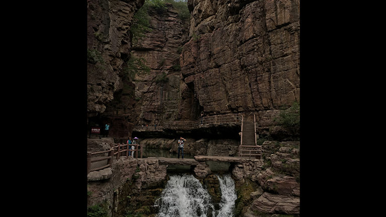 There are many small waterfalls that run through the gorge. // © Michelle Juergen