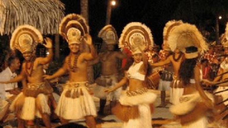A fireside hula dance at the Bora Bora Nui // (c) 2008 Janeen Christoff