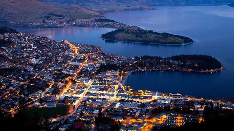 They then drove through Queenstown, a beautiful resort community known for its year-round adventure offerings. // © 2014 Thinkstock/mrpeak