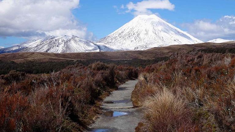 Tongariro National Park in Manawatu provides spectacular mountain views. // © 2017 Creative Commons user flashpacker-travelguide
