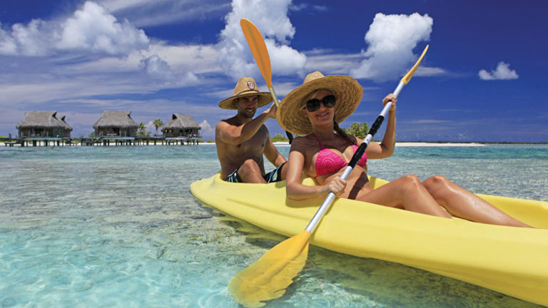 When taking a break from relaxing, guests can borrow the resort’s snorkels, fins and kayaks. // © 2017 Tikehau Pearl Beach Resort