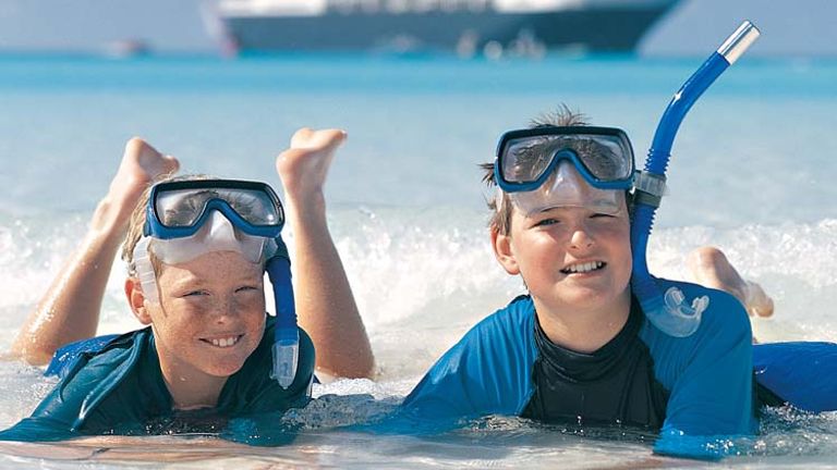  Holland America Line shares Half Moon Cay with Carnival Cruise Lines.  // © 2013 Holland America Line