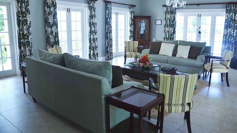 The living room in Half Moon’s Deluxe cottage accommodation // © 2016 Parm Parmar