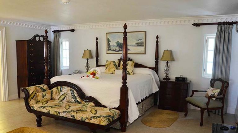 An Imperial Suite cottage guestroom // © 2016 Parm Parmar