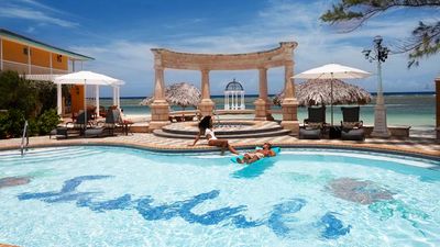After revamping its rooms, Sandals Royal Caribbean Resort & Private Island is back and ready to provide clients with the trip of their dreams. // © 2015 Sandals Resorts