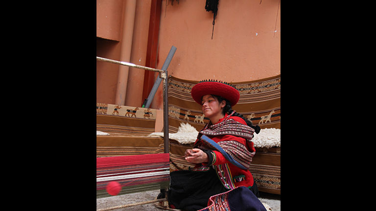 Women in Chinchero use hand-dyed Alpaca wool to weave clothing, blankets and tapestries. // © 2014 Megan Leader