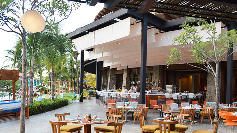 Dine al fresco at Sol y Sombra, another addition to the resort’s notable culinary scene. // © 2015 Valerie Chen