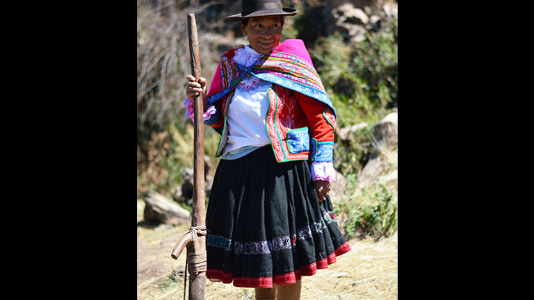 A member of the Viacha community shares her farming practices. // © 2015 Valerie Chen