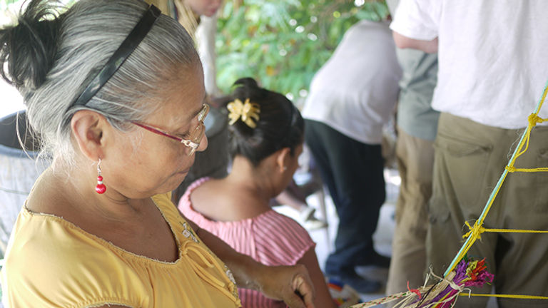 Artisans in a local village near the resort weave traditional Panamanian crafts. // © 2015 Terra Judge