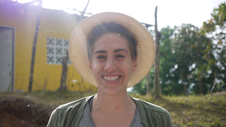 Visitors can buy a Panama hat to support local artisans and keep their faces shielded from the bright tropical sun. // © 2015 Terra Judge