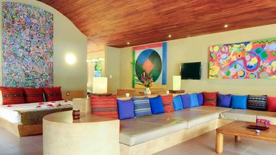 As vibrant as the foliage that surrounds it, Alma Del Pacifico offers an intimate stay that doesn’t skimp on excitement. // © 2014 Alma Del Pacifico Beach Hotel & Spa