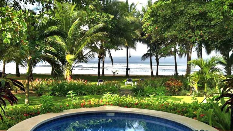 Several rooms feature private plunge pools and seating areas. // © 2014 Mindy Poder