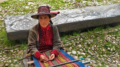 Globus groups to Peru visit the weavers in Cusco. // (c) 2013 Kenneth Shapiro