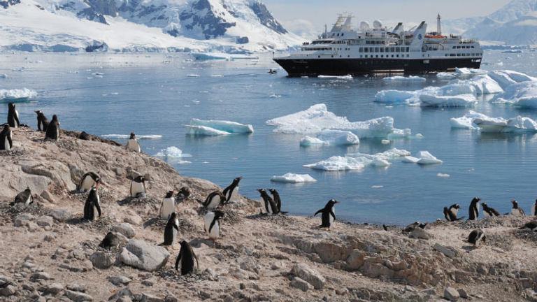 Silver Explorer prepares to meet penguins in Antarctica’s Paradise Bay. // © 2016 Lindblad