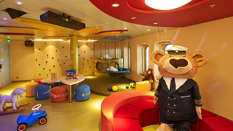 At the kids’ club for children ages 4 to 10, little ones can play in a research lab, a theater and more. // © 2015 Hapag-Lloyd
