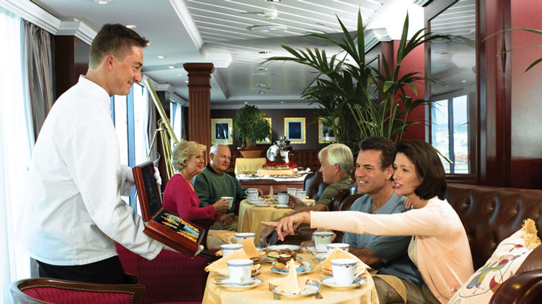 Before: Regatta’s Horizons lounge // © 2014 Oceania Cruises