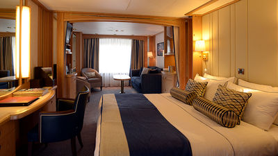 All suites onboard the 212-passenger Star Breeze feature ocean views, 24/7 room service, LCD flatscreen televisions with DVD players, L’Occitane toiletries, Bose SoundDock speakers and more. // © 2016 Windstar Cruises